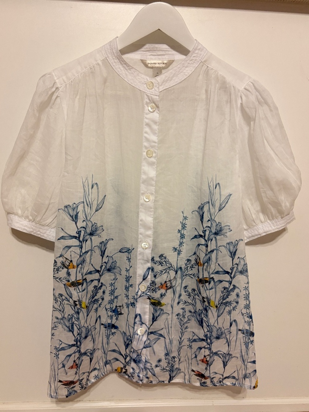 100 % Ramie Banana Republic Blouse .